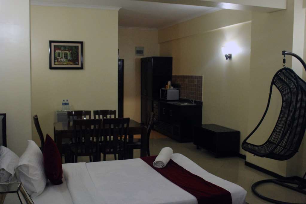 Hotel Sapphire Дар ес Саалам Стая снимка